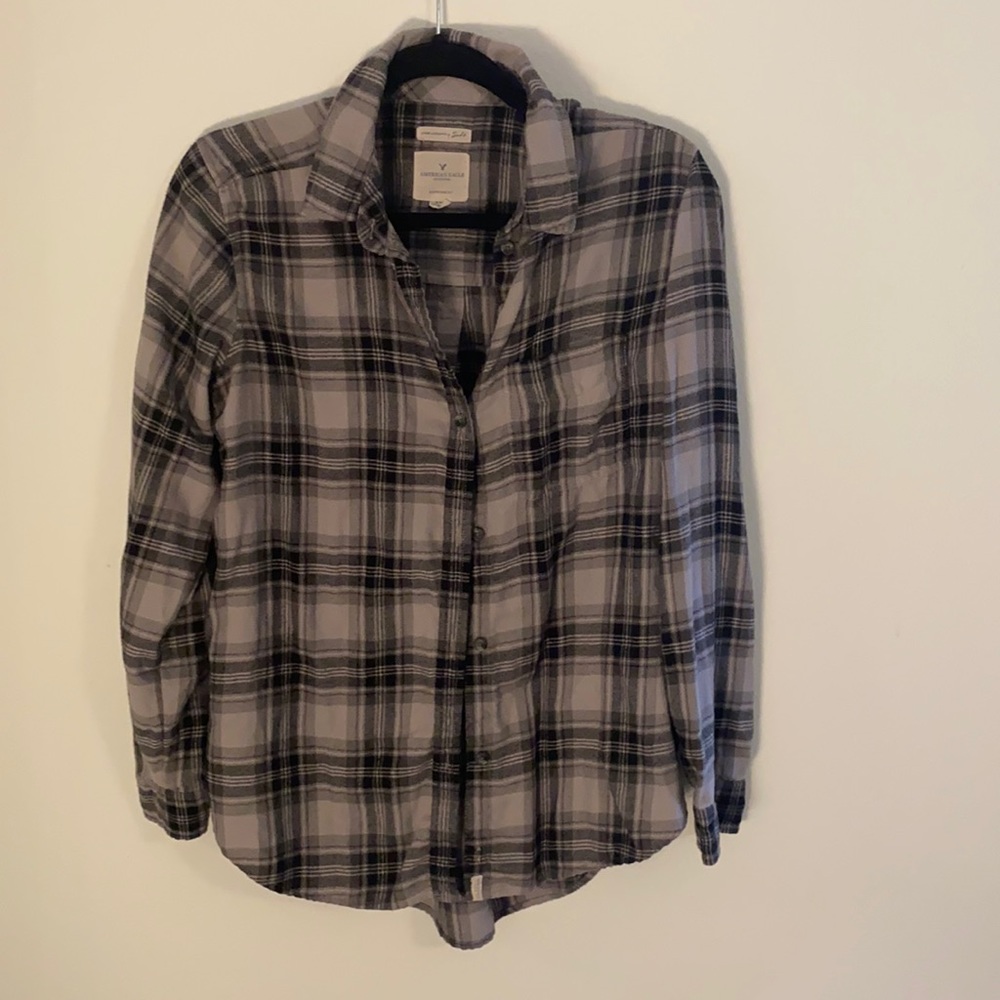 American eagle boyfriend fit black and Gray plaid flannel (size medium)
